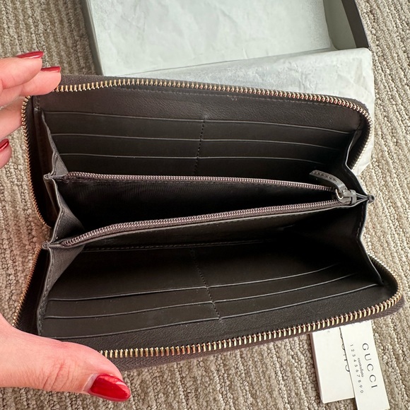 ✨PRICE IS FIRM✨ Authentic GUCCI microguccissima wallet - Picture 6 of 13
